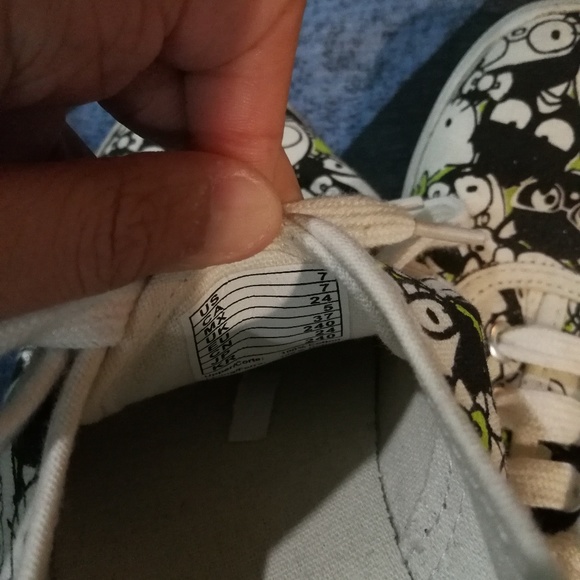 Hello Kitty sneaker - Picture 2 of 3